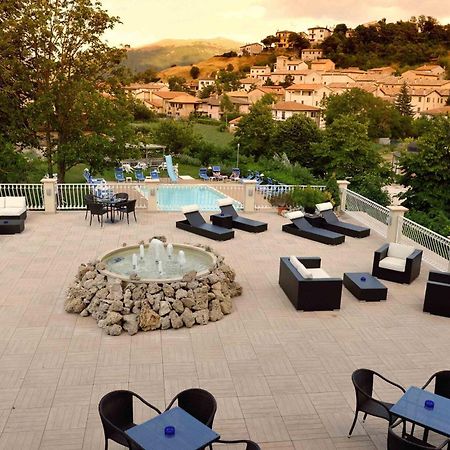 Hotel Benessere Villa Fiorita Colfiorito Exteriör bild
