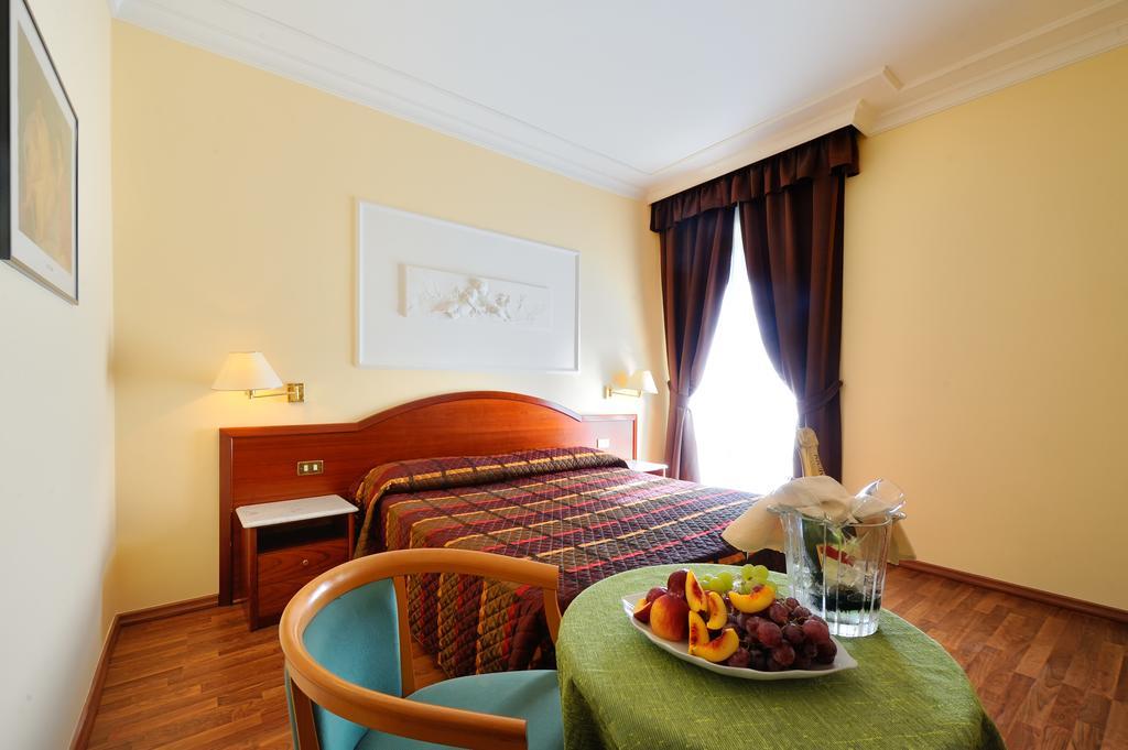 Hotel Benessere Villa Fiorita Colfiorito Exteriör bild