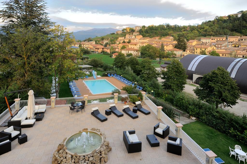 Hotel Benessere Villa Fiorita Colfiorito Exteriör bild