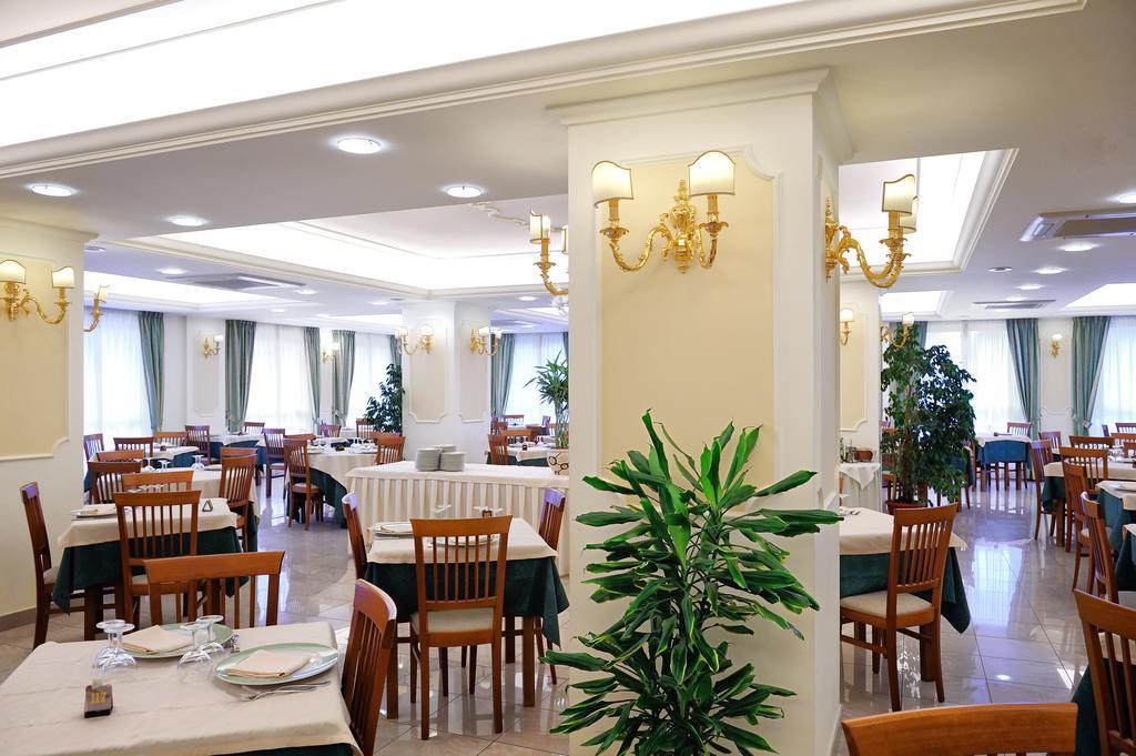 Hotel Benessere Villa Fiorita Colfiorito Exteriör bild