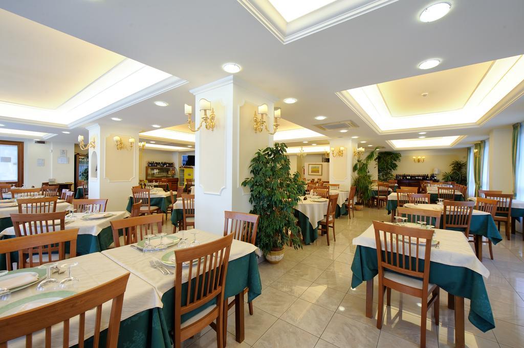 Hotel Benessere Villa Fiorita Colfiorito Exteriör bild