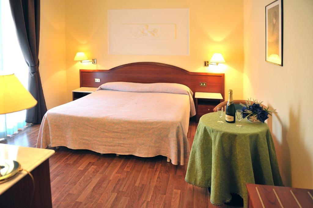 Hotel Benessere Villa Fiorita Colfiorito Exteriör bild