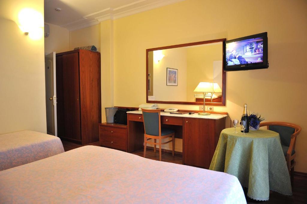 Hotel Benessere Villa Fiorita Colfiorito Exteriör bild