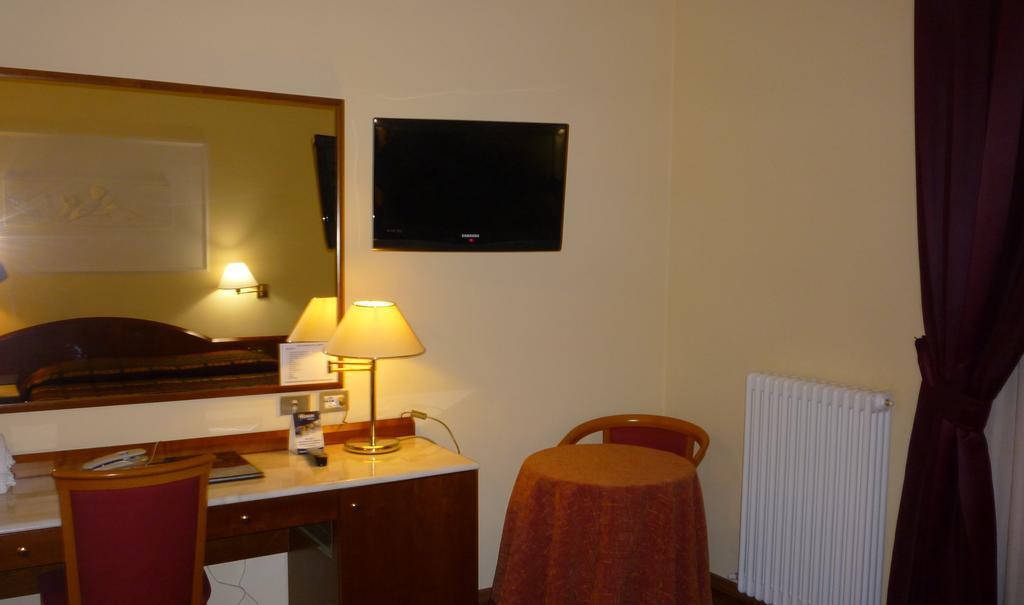 Hotel Benessere Villa Fiorita Colfiorito Exteriör bild
